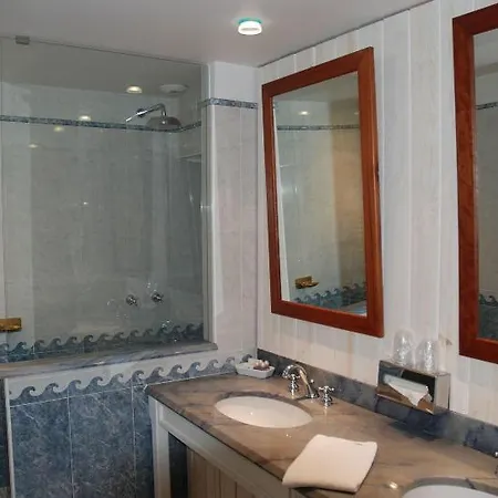 Hotel Manoir Du Cunningham 3*